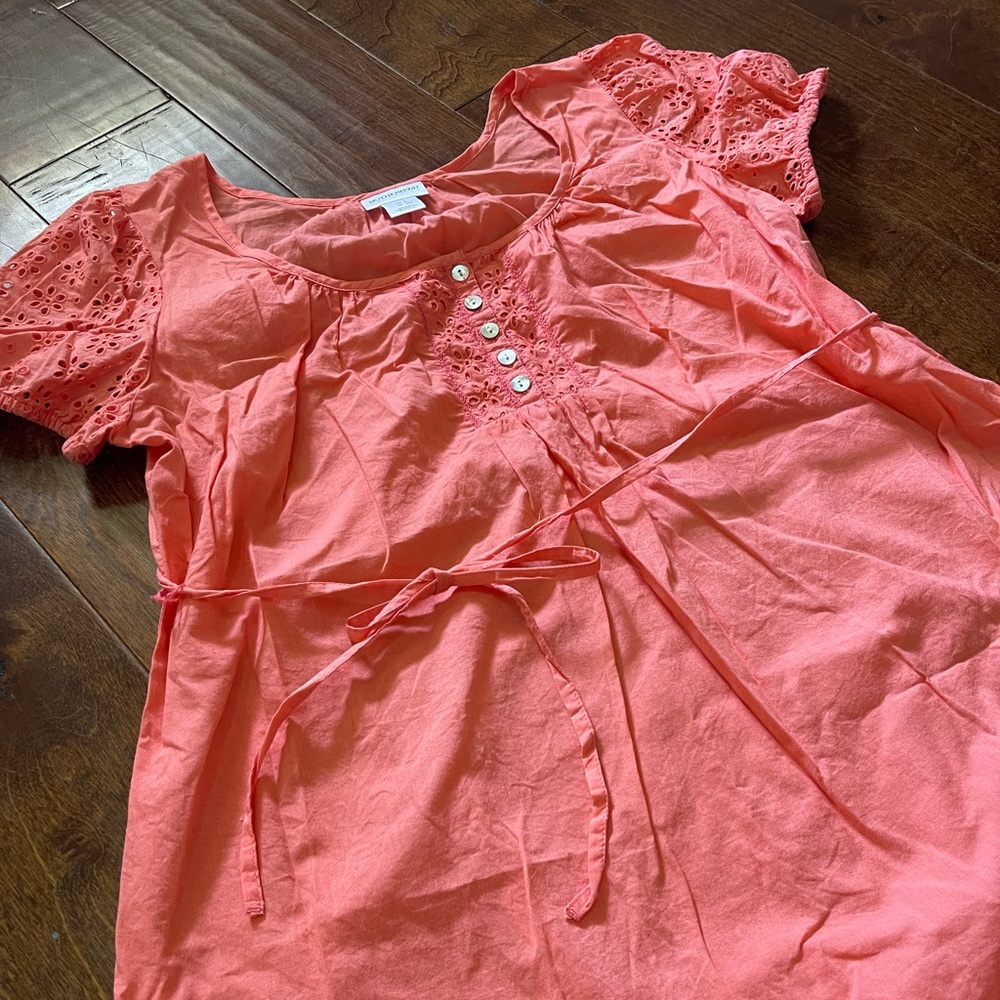 Motherhood Maternity Coral Eyelet Trim top- sz S
